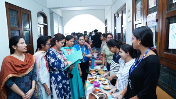 एसजीआरआरयू फूड फैस्ट में युवा शैफ्स ने दिखाई लज़ीज़ व्यंजन बनाने में प्रतिभा, छात्र-छात्राओं और फैकल्टी ने लगाए चटकारे, मीठे चटपटे और रसभरे व्यंजनों का जमकर उठाया लुत्फ