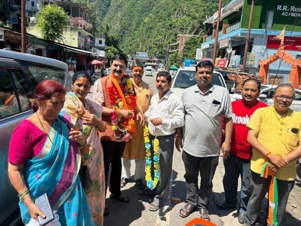 बीकेटीसी अध्यक्ष अजेंद्र अजय उपाध्यक्ष किशोर पंवार ने बीकेटीसी पूर्व अध्यक्ष दिवंगत अनुसूया प्रसाद भट्ट के घर जाकर शोक-संवेदना जताई 